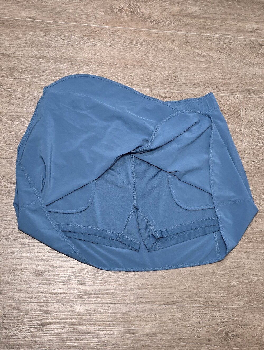 Patagonia Fleetwith Skort Womans Sz XL Wavy Blue Color Faux-Wrap - Picture 2 of 6